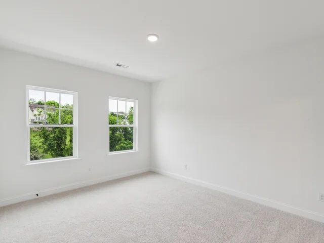 05_143_Cherry_Spgs_Ln_Asheville_NC_28804_USA-Living_room-IMG_0194