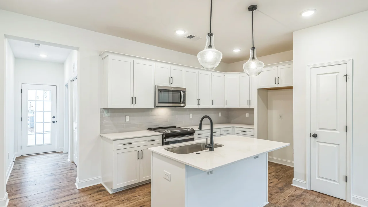 13_143_Cherry_Spgs_Ln_Asheville_NC_28804_USA-Kitchen-IMG_0169