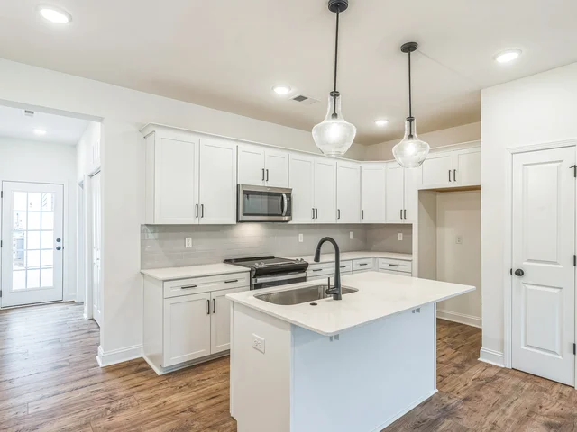 13_143_Cherry_Spgs_Ln_Asheville_NC_28804_USA-Kitchen-IMG_0169