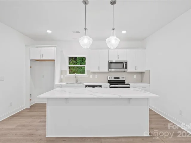 184 Cherry Springs 1B island kitchen2