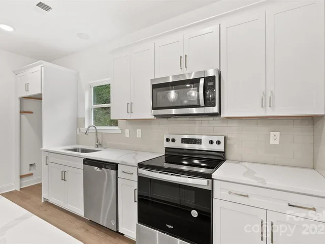 184 Cherry Springs 1B kitchen galley