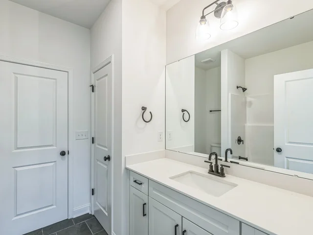 21_143_Cherry_Spgs_Ln_Asheville_NC_28804_USA-Bathroom-IMG_0202