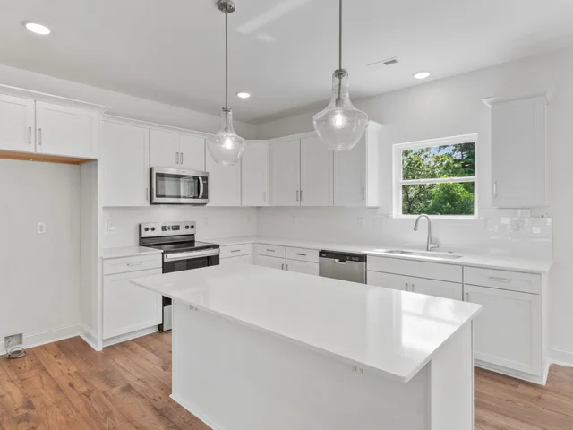 67 Walnut Springs 21A kitchen