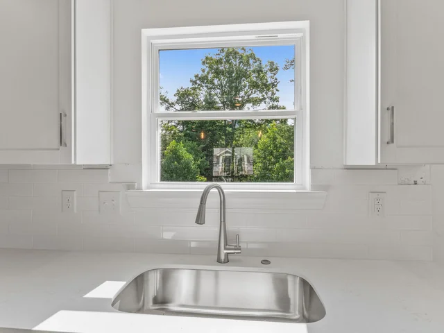 67 Walnut Springs 21A kitchen sink window