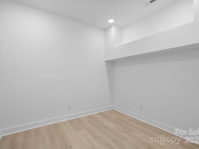 71 Walnut 21C Downstairs room