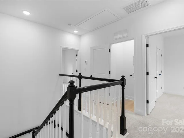 71 Walnut 21C Hall Upstairs