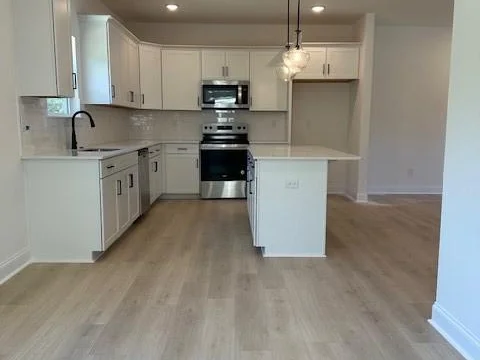 73 Walnut 21D kitchen dining2