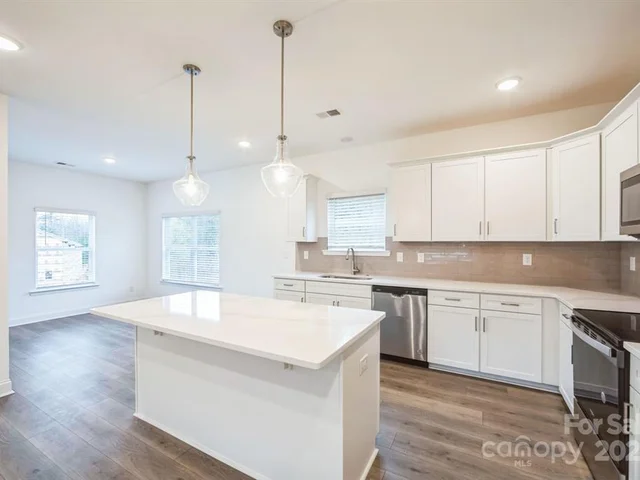 81 Walnut kitchen3