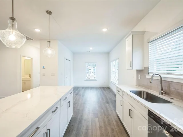 81 Walnut kitchen dining