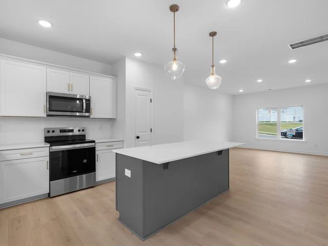 79 Walnut Springs 22C kitchen island Jensen interior