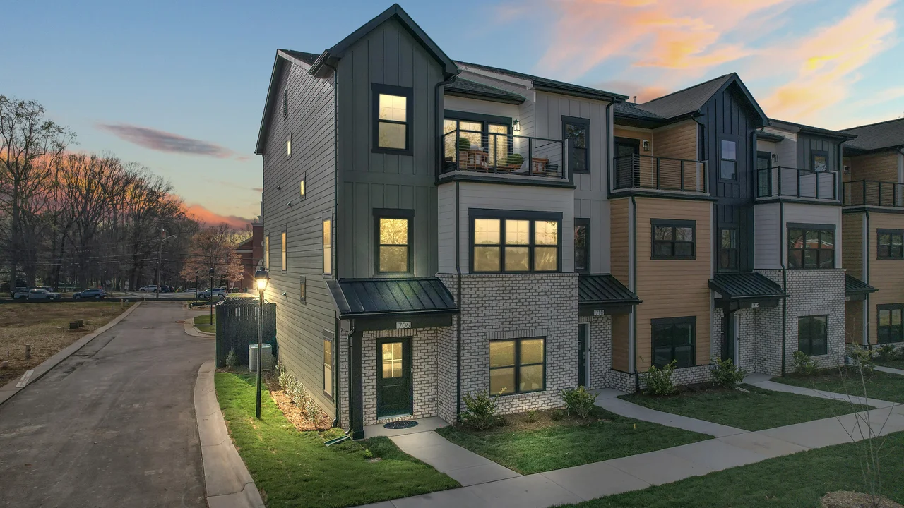 Exterior front enhanced Maxwell