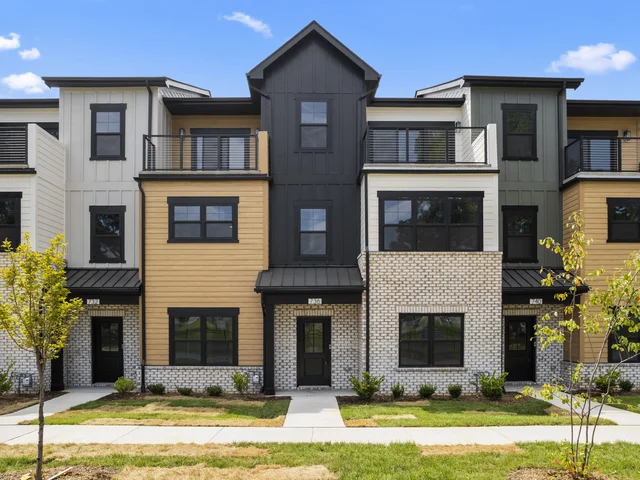 736 Falling Oak Maxwell 23 exterior front Laurel II