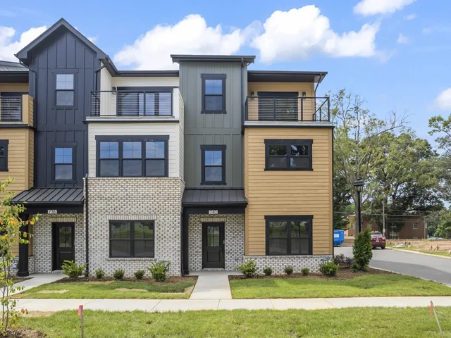 740 Falling Oak Maxwell 24