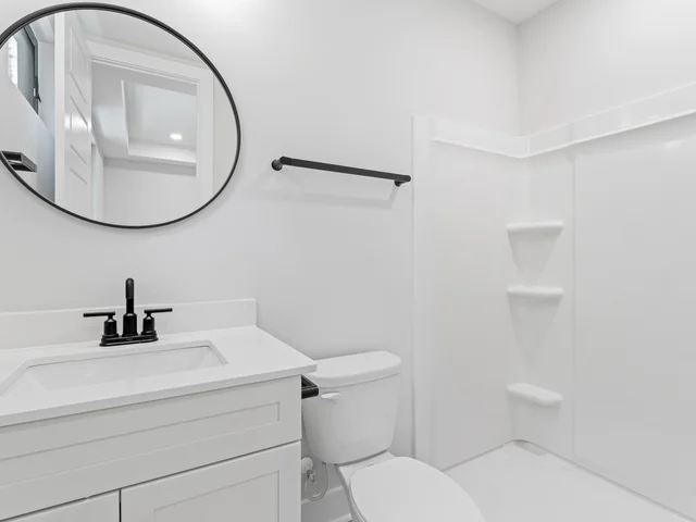 3453 Byrnes bathroom