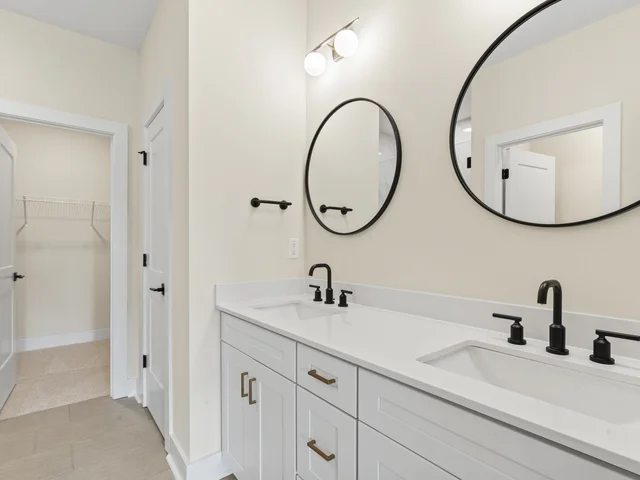 736 Falling Oak Maxwell 23 master bathroom Laurel I