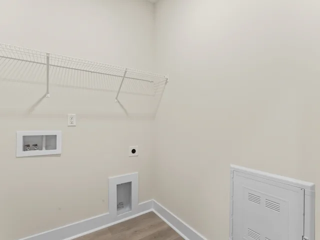 736 Falling Oak Maxwell 23 laundry