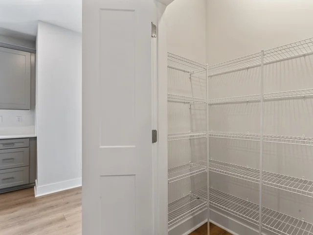 732 Falling Oak Maxwell 22 Pantry Laurel II