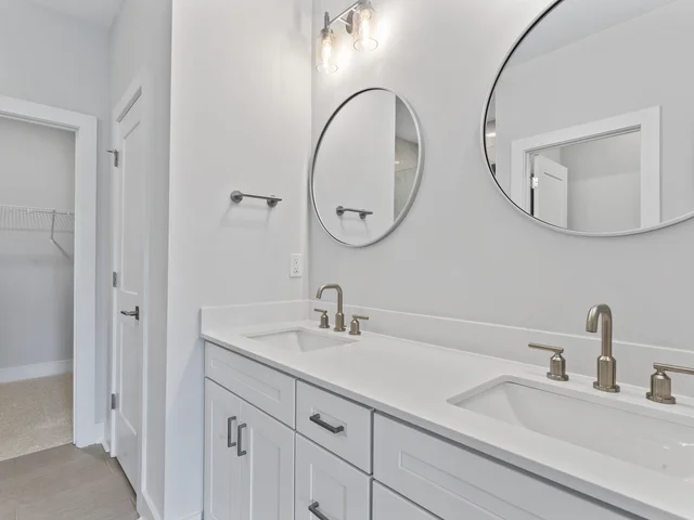 732 Falling Oak Maxwell 22 master bathroom Laurel II
