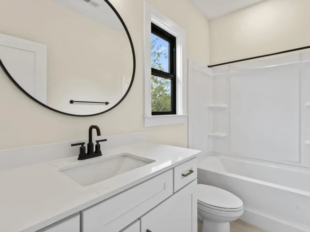 736 Falling Oak Maxwell 23 secondary bathroom upstairs