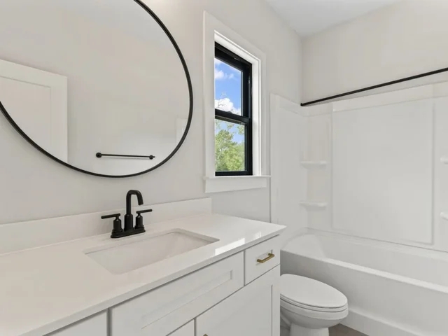 740 Falling Oak Maxwell 24 secondary bathroom upstairs